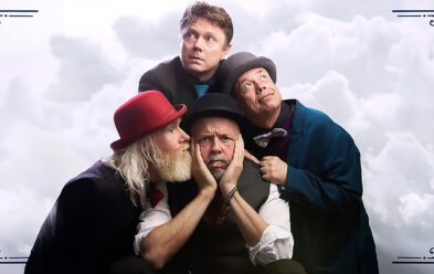 Fyra trollkonstnärer tittar åt olika håll